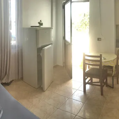 Toma Hotel Velipojë